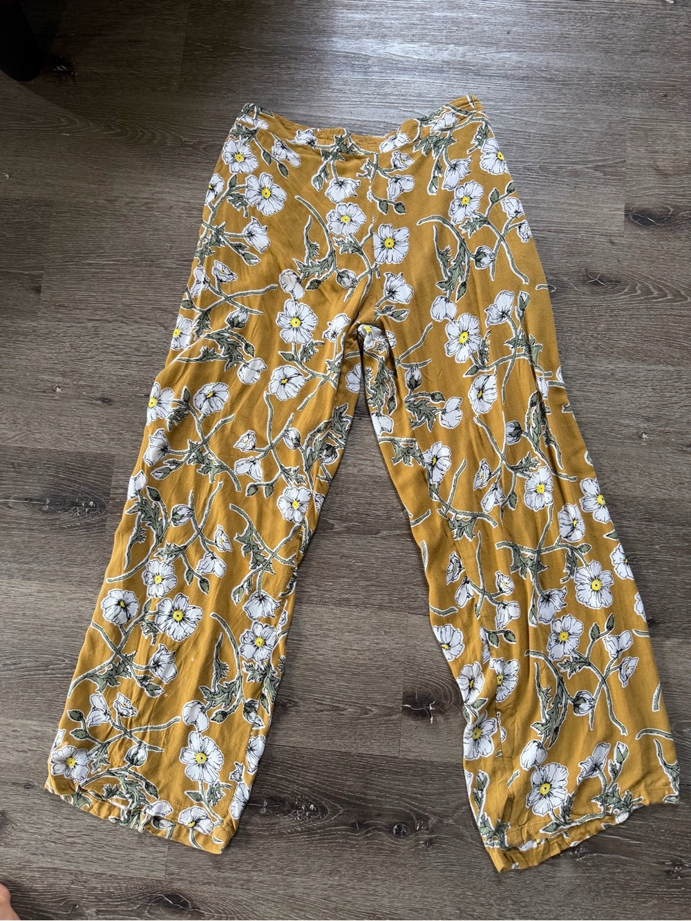 Alohiwai puakala Floral wide leg Pants size Medium in Mustard Yellow